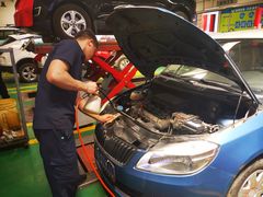 -路路通百辰汽车服务连锁(三合店)