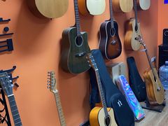 -八度音乐吉他教室(汉广店)