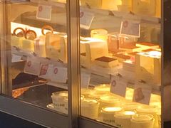 面包甜点陈列柜-凯司令西点房(虹桥路站店)