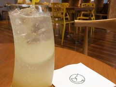 -新华里咖啡书吧(新华书店小寨店)