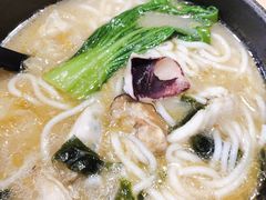 -灵芝妹子海鲜米线(劳动公园店)