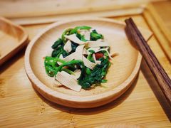 酸菜臊子面-一两饭川味素食餐厅