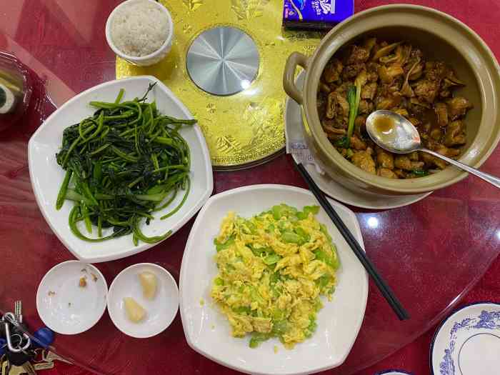 明轩酒楼-"一家几口在砚阳湖有游玩,到了饭点时间可能.