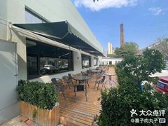 -鲸灵公元游泳中心