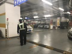 -世纪都会-停车场