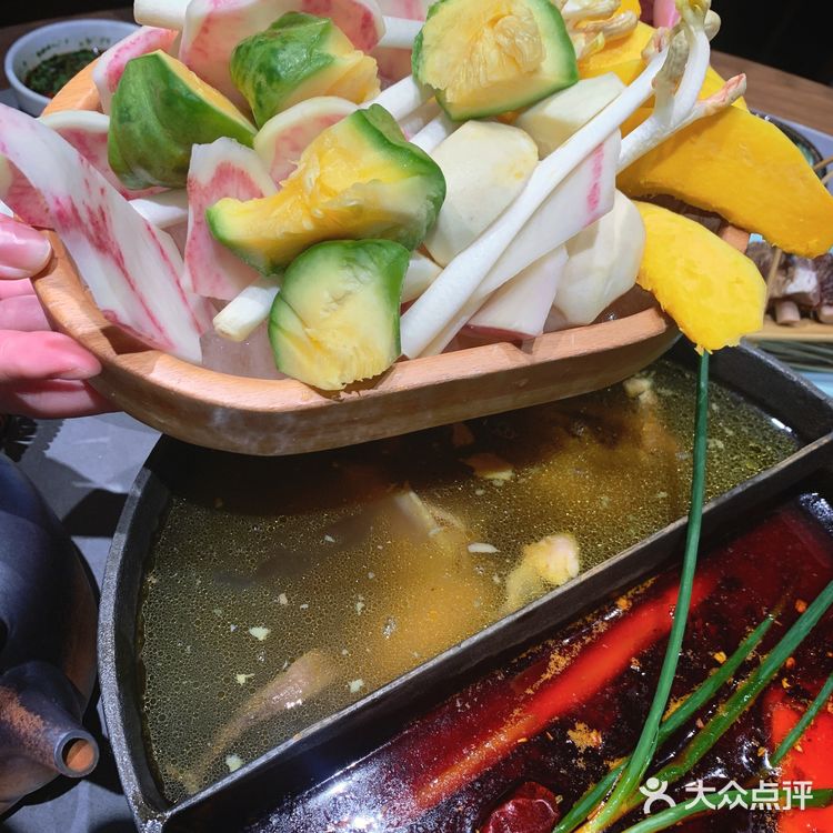不用去云南，上海也有山野火锅咯！