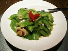 口蘑炒芥菜-小放牛炒菜馆(军校店)