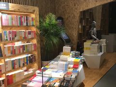 -新华里咖啡书吧(新华书店小寨店)