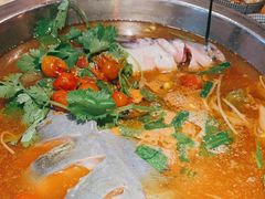 -野山舂·贵州现舂酸汤火锅(鸿通城店)
