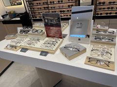 -博士眼镜集团石人工眼镜(虹口万泰店)