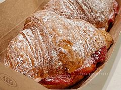 迷你草莓羊角起酥-巴黎贝甜(宜山路店)