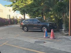 -三亚火车头万人海鲜广场