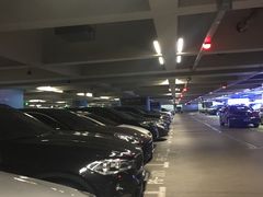 -虹桥火车站-停车场