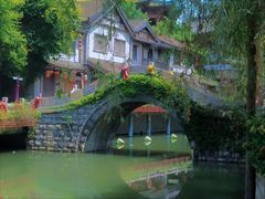 -雪山彩虹谷景区