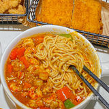 裹满酱汁的小龙虾面！我能吃100次[流泪][流泪][流泪]