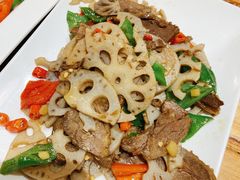脆藕炒牛肉-霄汉牛三鲜湖北砂锅菜(万松园2店)