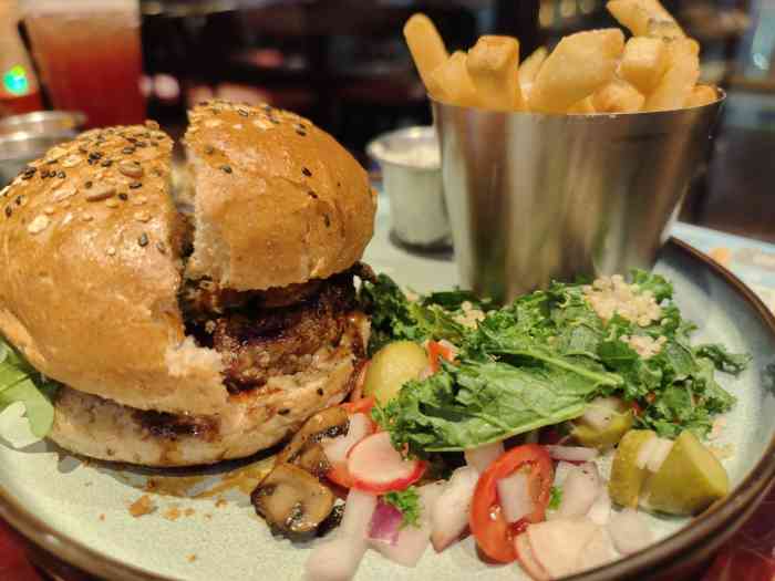 bluefrog蓝蛙(长泰广场店)-"周一汉堡买一送一活动 点了嘉年华和蘑菇