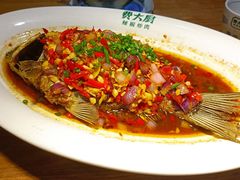 香酥大鲫鱼-费大厨辣椒炒肉(万家丽一店)