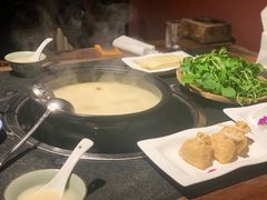 -大匠工房古船木艺术餐厅·猪肚鸡专门店(长白仙岛店)