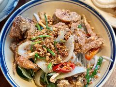 -Cuc Gach Quan Restaurant