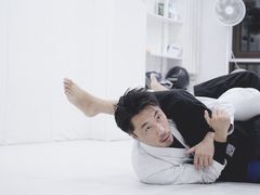 -菠萝格斗巴西柔术训练馆