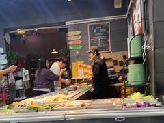 -愉肴麻辣香锅(中山路店)