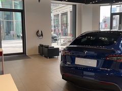 -TESLA 特斯拉(上海太古汇体验店)
