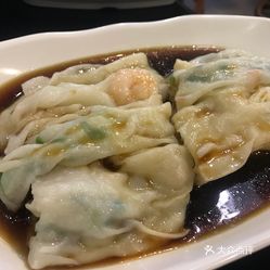 香菇鸡肉肠          开了好多年的小店,一直很喜欢他家的肠粉,价廉