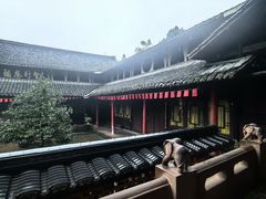 -峨眉山报国寺