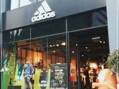 -阿迪达斯(百联徐汇商业广场运动旗舰店)