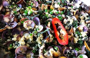 Steamed Razor Clams with Garlic