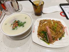 生滚牛肉粥-香港新发烧腊茶餐厅(水围店)