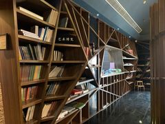 -钟书阁(松江泰晤士小镇店)