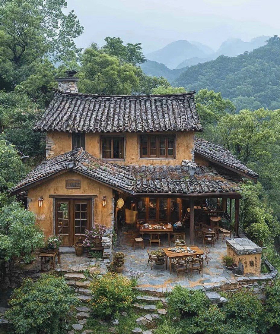 

恬静的农家小院,绿意盎然,岁月