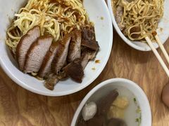 -松树干拌面店