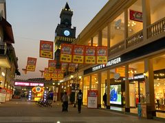 -王府井奥莱临潼小镇(临潼店)
