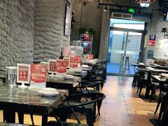 大堂-巴四老城区炭火蛙锅(张江店)