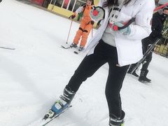-采薇庄园四季滑雪场