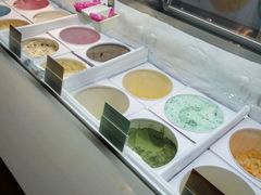 -新华里咖啡书吧(新华书店小寨店)