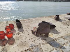 -多瑙河畔鞋履雕塑