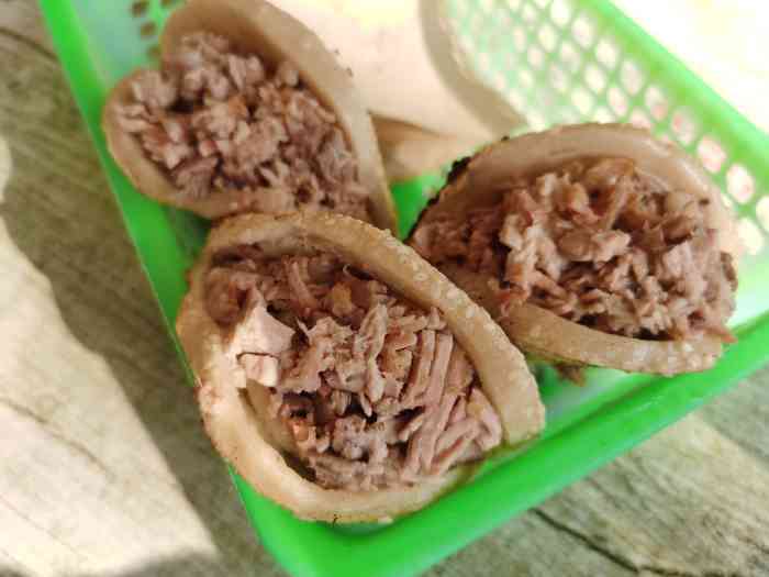 顺平正宗烧饼熏肉家常菜-"[薄荷]环境:环境确实很一般!店的面积.