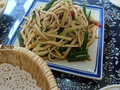 -八两八金·莱芜特色炒鸡(市南漳浦路店)