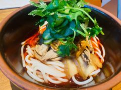 酸笋米线-SHAN山(前滩太古里店)