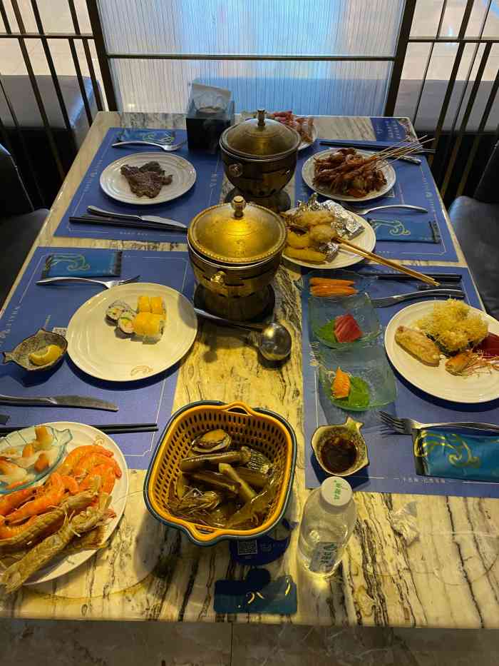 鲸鱼岛鲜活海鲜涮锅自助(大汉悦中心店)