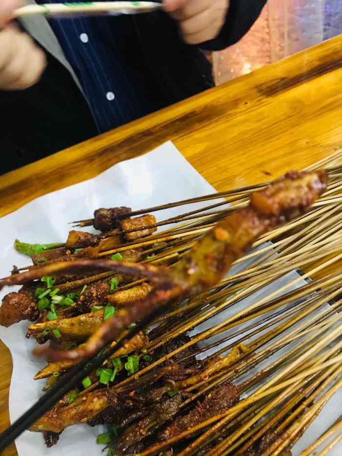 蒋记上上签油炸-"住的酒店门口的一家油炸串串,因为太晚了,.