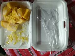 -芒果糯米饭摊子