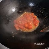 →酸菜鱼（西红柿，酸菜，鱼，盐，油，姜，酸辣椒）