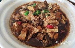 Braised Beef Brisket with Dried Bamboo Shoots and Tofu Skin