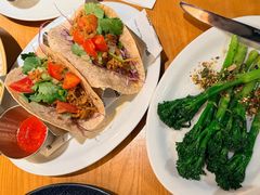 烤甜杆西兰苔配香松碎-gaga(南京德基广场店)