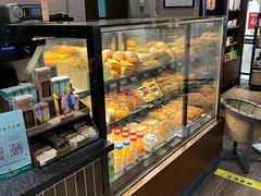 面包甜点陈列柜-星巴克(海口美兰机场分店)